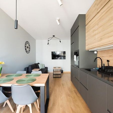 Wola Skwer Happy Apartment Варшава Экстерьер фото