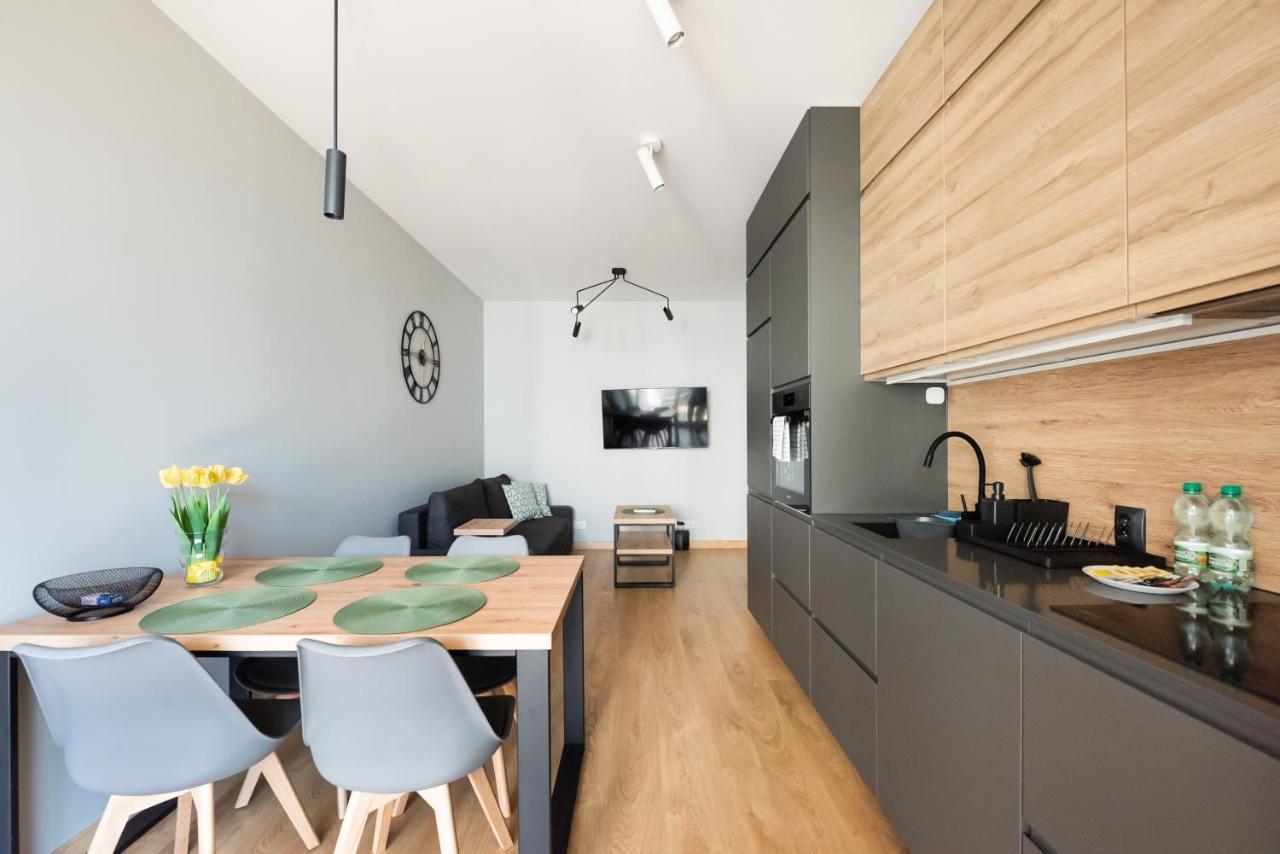Wola Skwer Happy Apartment Варшава Экстерьер фото