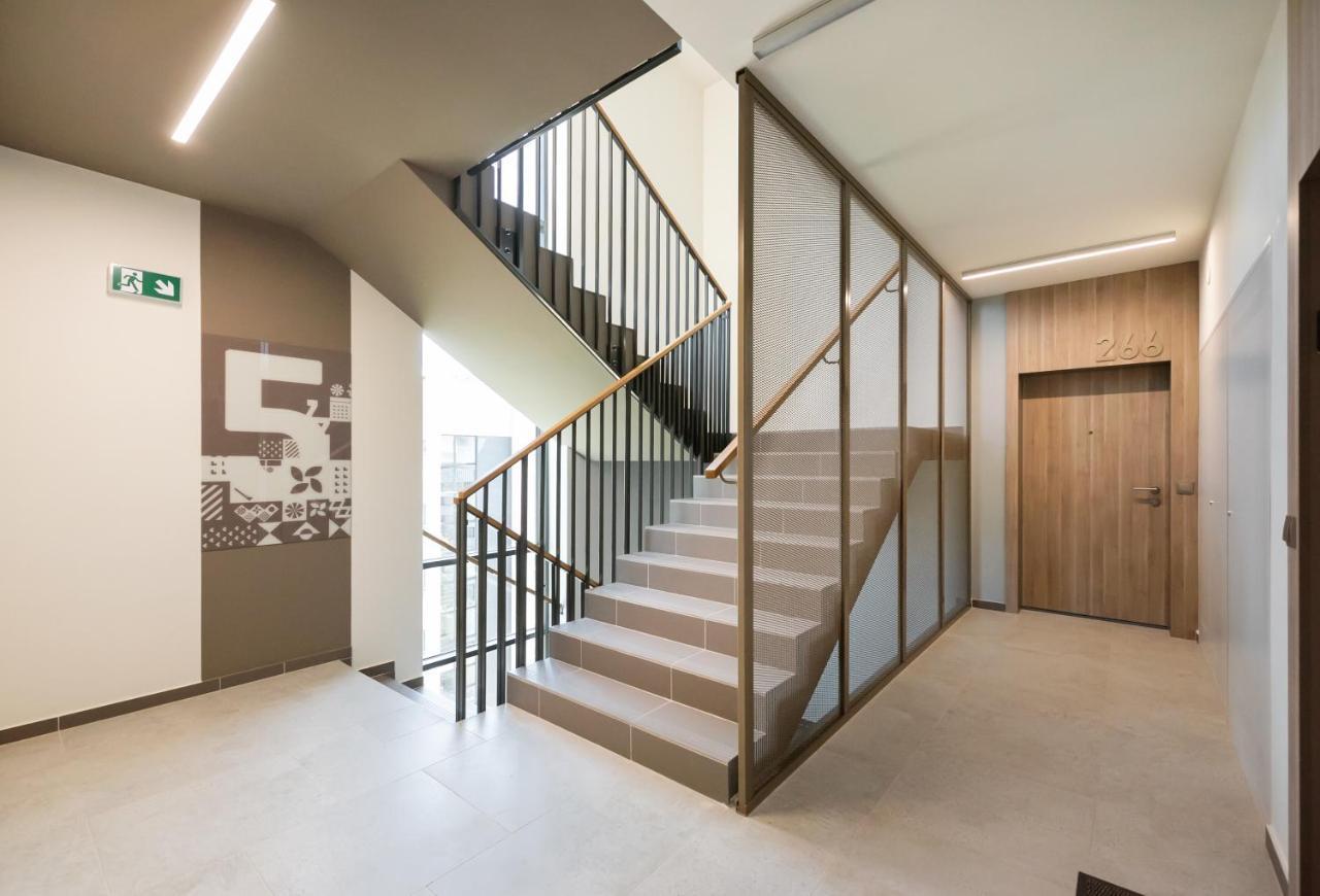 Wola Skwer Happy Apartment Варшава Экстерьер фото